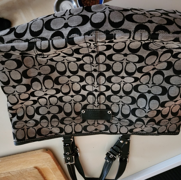 name brand clothes shoes boots purses uniforms a few sizes ask. Electronics - Picture 12 of 16